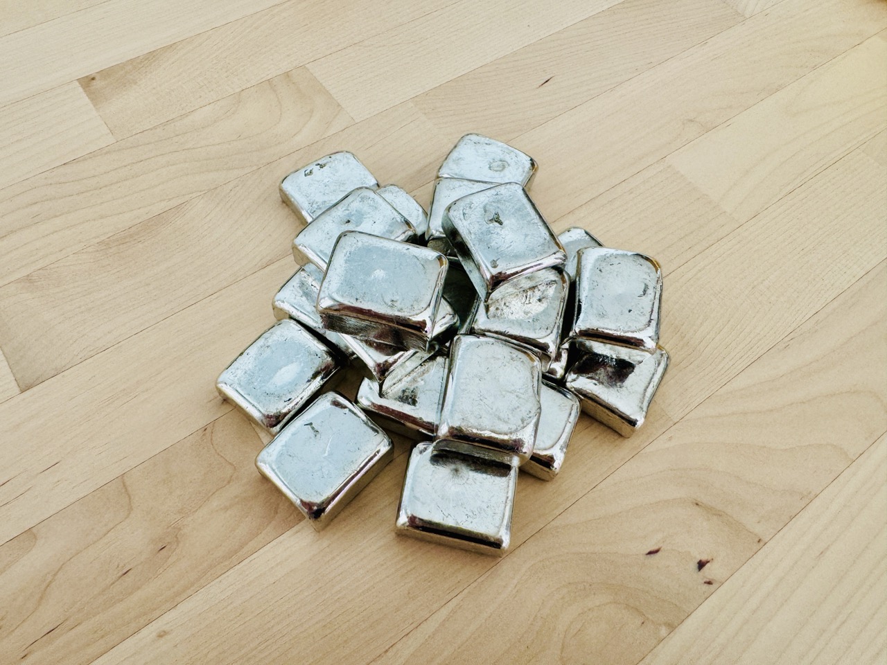 錫素材のイメージ